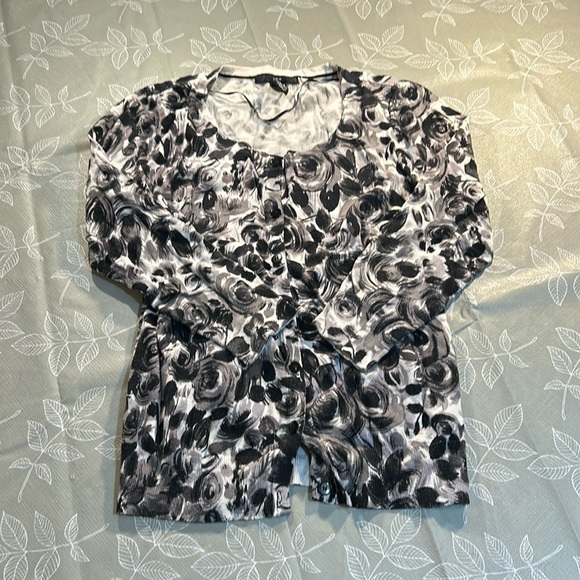 Ladies H&M Long Sleeve Top. - Picture 1 of 8